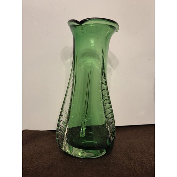 Vintage Handcrafted Green Art‎ Glass Vase 8.5” with Clear Trim Hand Blown - Picture 3 of 14